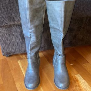 Grey size 11 women’s boots